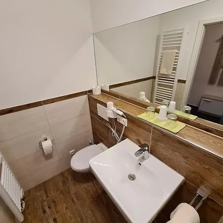 & Zur Post Szálloda *